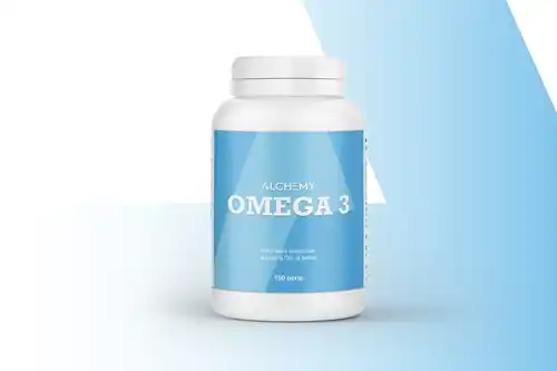 Flacone di Omega 3 Be Health Linea Alchemy con 100 perle e bicchiere d'acqua su sfondo blu mare